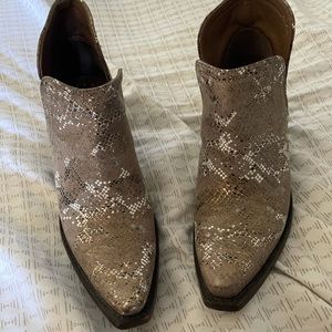 Ariat Dixon size 9.5
